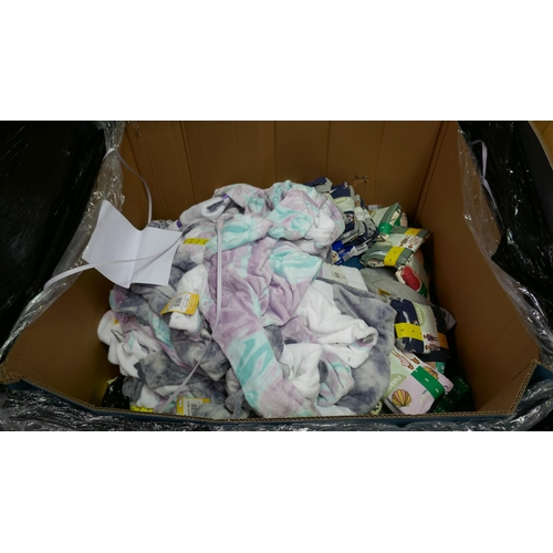 6297 - A pallet of clothing to include: Saint Eve, Pekkle, etc. (329)  * This lot is subject to vat