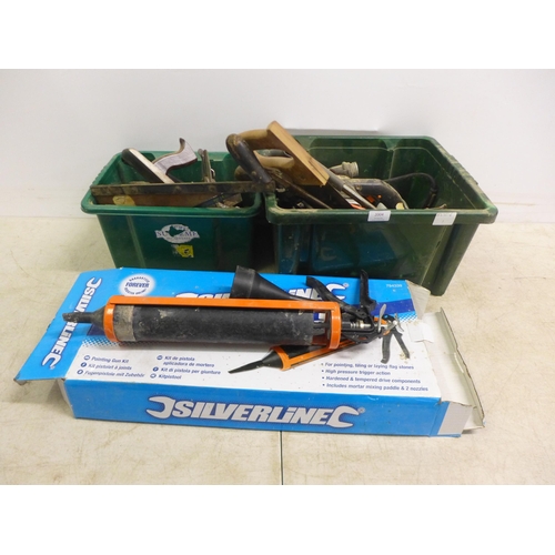 2355 - A box of assorted woodworking tools including: saws, block planes, a Tramontina plane,  a Silverline... 