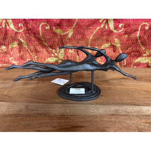 1346 - A metal Swimmers sculpture W31cm (863513)