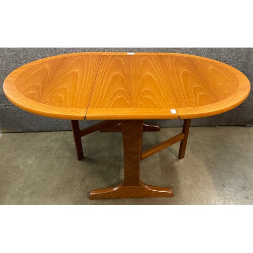 40 - A Parker Knoll teak drop leaf coffee table