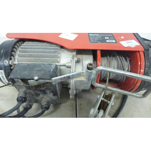 2003 - A Clarke Strong Arm CH2500B motorized winch