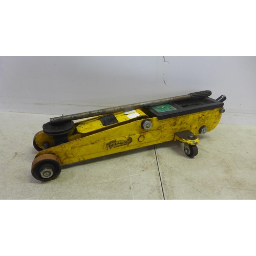 2028 - An Eversure 2 ton hydraulic trolley jack