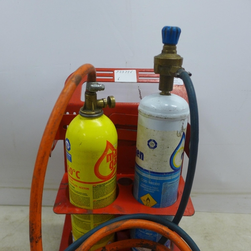 2031 - A portable oxypropane gas welder kit