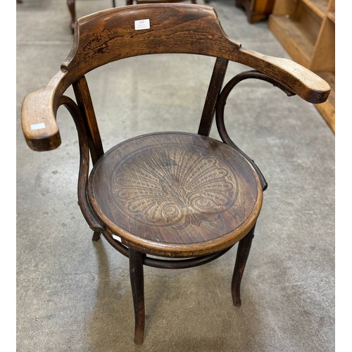 122 - An early 20th Century Austrian Mundus beech bentwood elbow chair