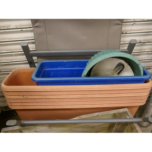 2143 - 19 assorted clay pots, 7 planter trays, 2 wooden planters and a sun lounger