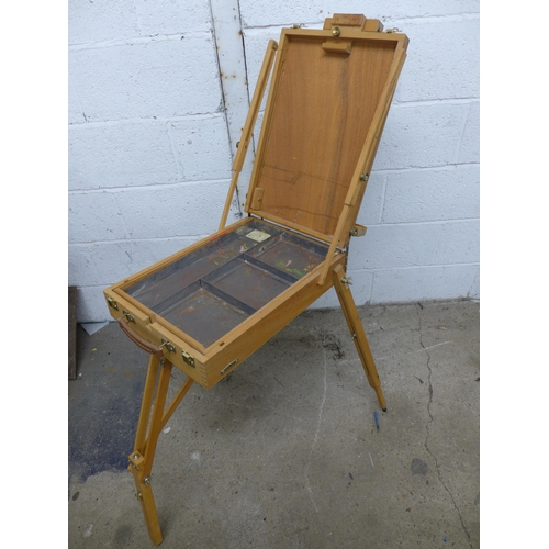 2264 - A folding wooden artists French easel box on a tripod stand