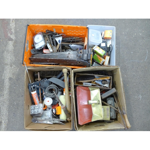 2289 - 3 boxes of assorted vintage hand tools and other DIY related items including a Fiskars W52 weed pull... 