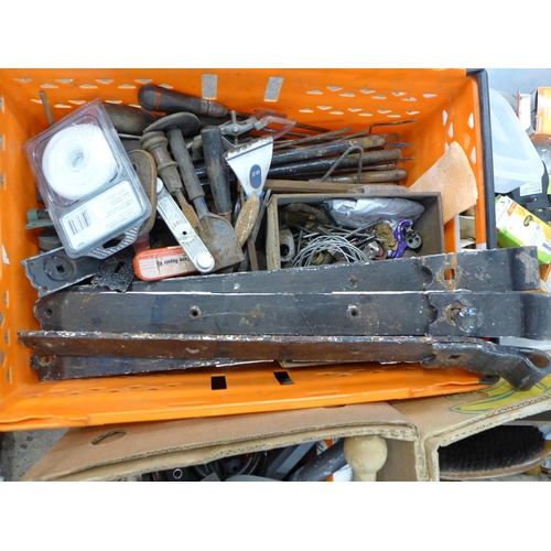 2289 - 3 boxes of assorted vintage hand tools and other DIY related items including a Fiskars W52 weed pull... 