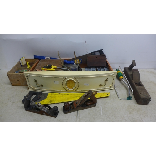 2048 - A tray of various hand tools including a Stanley plane, a Hilka plane, a block plane, a saw, drill b... 