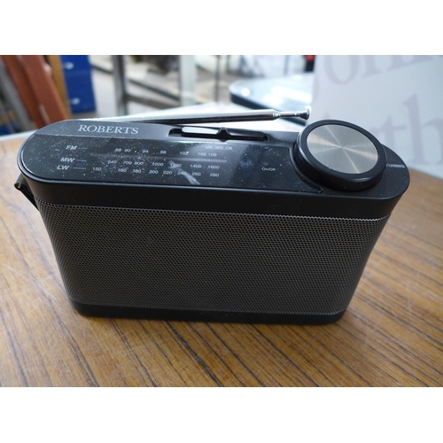 2090 - A Quantity of assorted radios including a Roberts Revival Petite DAB+/FM RDS Bluetooth digital radio... 