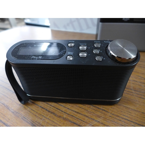 2090 - A Quantity of assorted radios including a Roberts Revival Petite DAB+/FM RDS Bluetooth digital radio... 