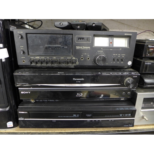 2091 - A quantity of electronic items including a HP media centre PC, a National Panasonic 612 stereo casse... 