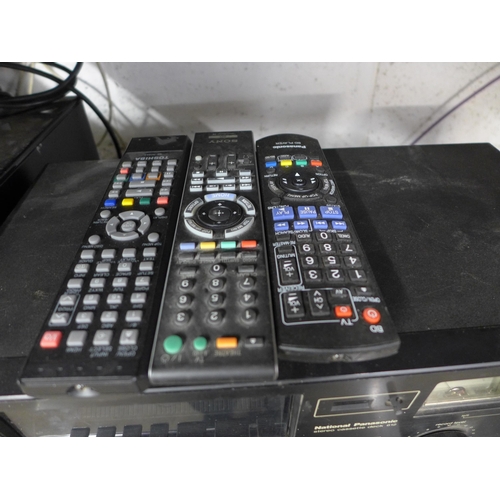 2091 - A quantity of electronic items including a HP media centre PC, a National Panasonic 612 stereo casse... 