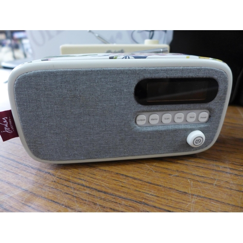 2101 - A quantity of assorted radios including a Roberts Sound 48 CD player radio, a Joules Dexter DAB/FM r... 