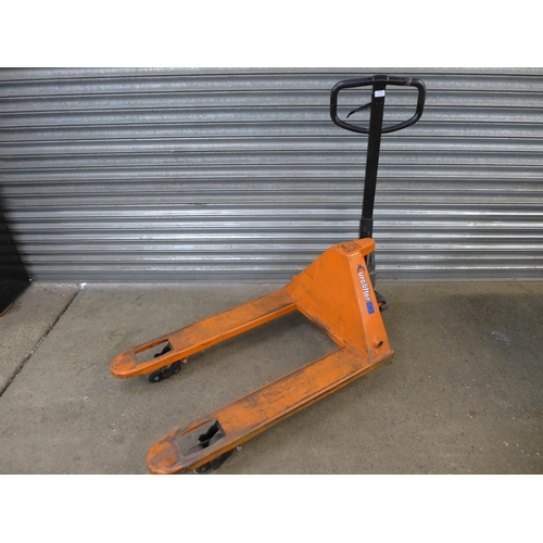 2129 - A Euro Lifter pallet truck with a 2500kg lifting capacity