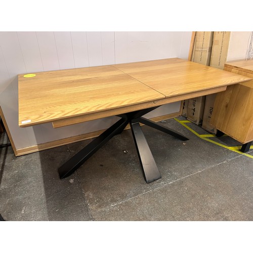 1427 - A Hanoi extending dining table