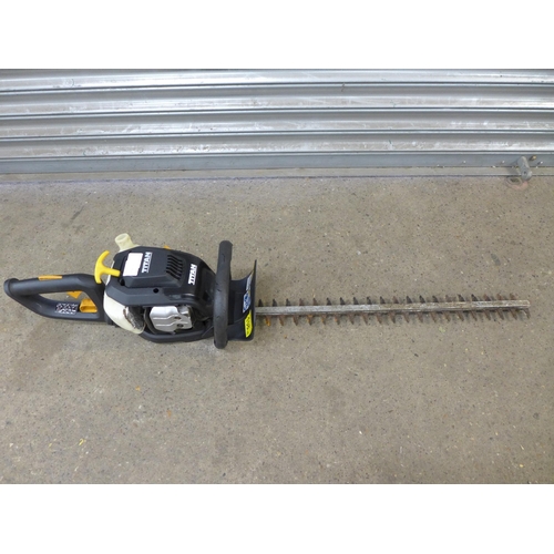 2173A - A Titan TTL688HDC petrol driven hedge trimmer and one other Titan petrol driven trimmer  * Police re... 