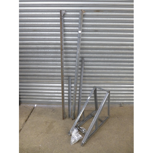 2259 - 4 lots Dexion angle bolt on ladder brackets