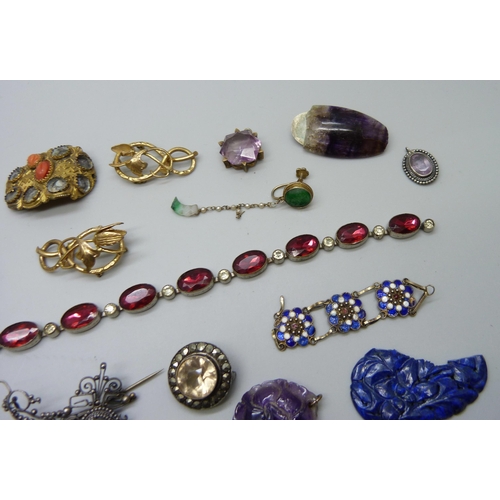 1010 - A collection of antique jewellery for spares and repair