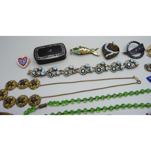 1011 - Vintage costume jewellery, etc., some lacking stones