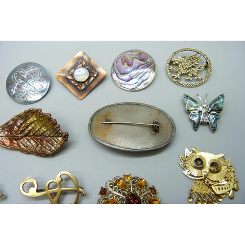 1019 - Costume brooches including one set with a Ruskin style but lacking fastening hook