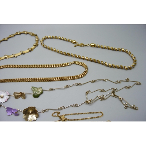 1023 - A Corocraft collarette, Monet neck chain, Monet pendant and chain, etc.