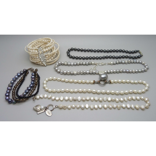 1024 - Baroque cultured and freshwater pearl jewellery