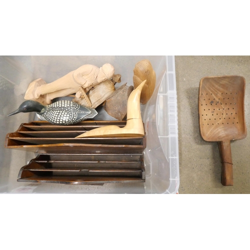 1078 - A box of mixed treen including carved figures, drainer, letter racks  **PLEASE NOTE THIS LOT IS NOT ... 