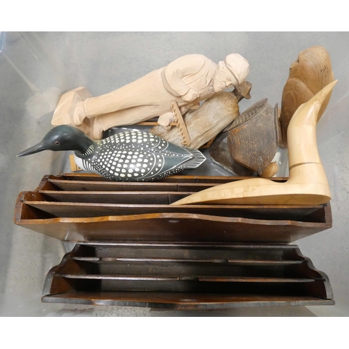 1078 - A box of mixed treen including carved figures, drainer, letter racks  **PLEASE NOTE THIS LOT IS NOT ... 