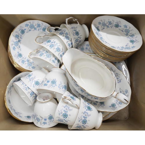 1082 - Colclough china tea and dinnerwares **PLEASE NOTE THIS LOT IS NOT ELIGIBLE FOR IN-HOUSE POSTING AND ... 