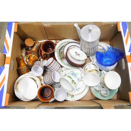 1093 - Mixed china, decorative teawares including Queen Anne, Royal Albert Forget-Me-Not, Portmerion, etc. ... 