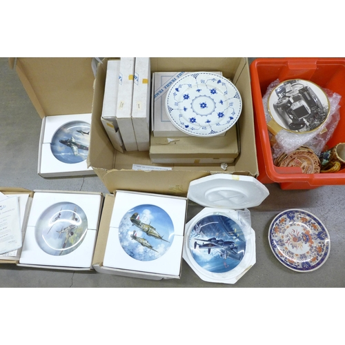 1096 - A large quantity of RAF commemorative plates and other plates **PLEASE NOTE THIS LOT IS NOT ELIGIBLE... 