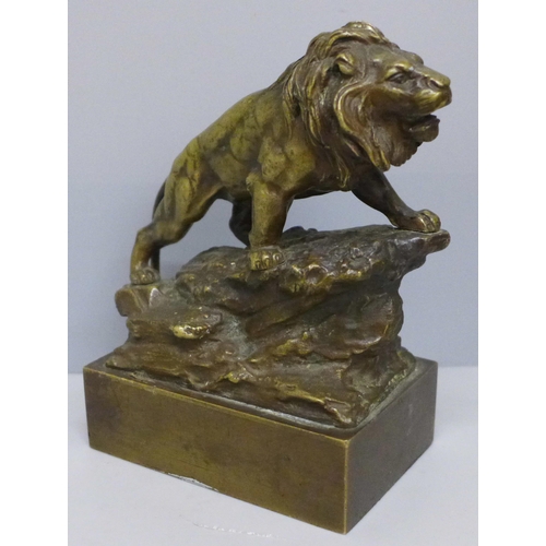 614 - An Eidsberg bronze model of a lion, height 14.5cm