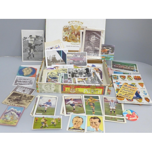 615 - A cigar box of tobacco and trade cards, over 200, of Great Britain and foreign rare cards