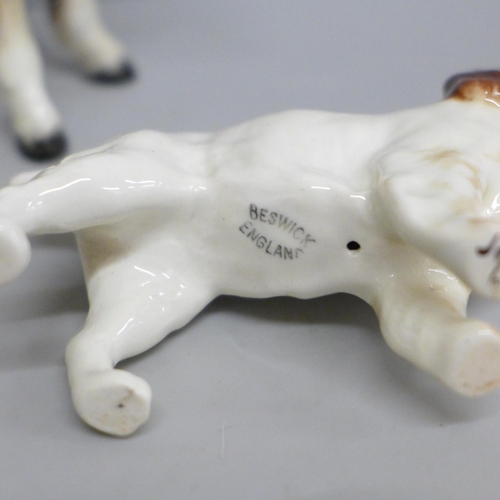 633 - Five figures; two Beswick horses and a spaniel and two Royal Doulton Bunnykins figures