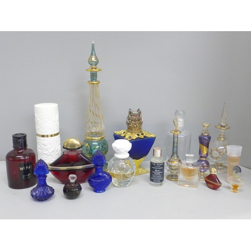 652 - A collection of perfume bottles, some containing perfume including La Vie est Belle miniature