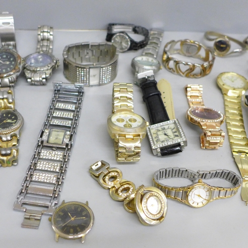 678 - A collection of wristwatches including two Sekonda