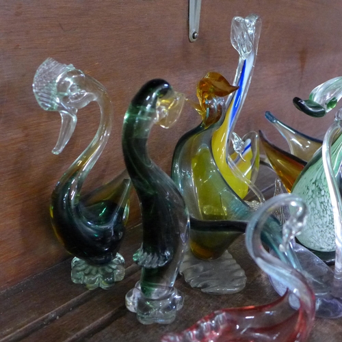 685 - Seventeen Murano and other glass models of birds