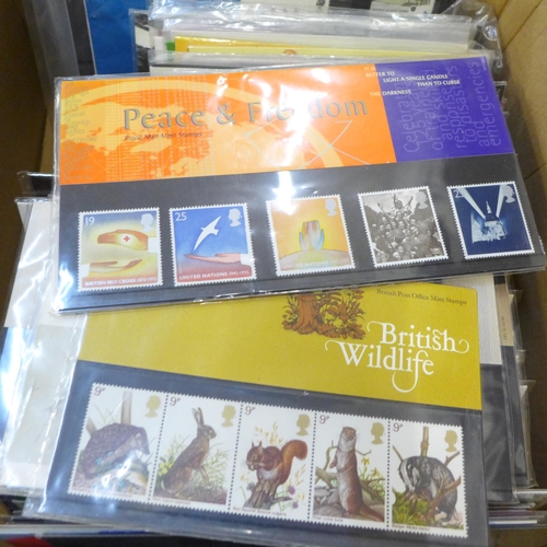 710 - Great Britain 1969-2000 box full of commemorative Presentation Packs of unmounted mint stamps, over ... 