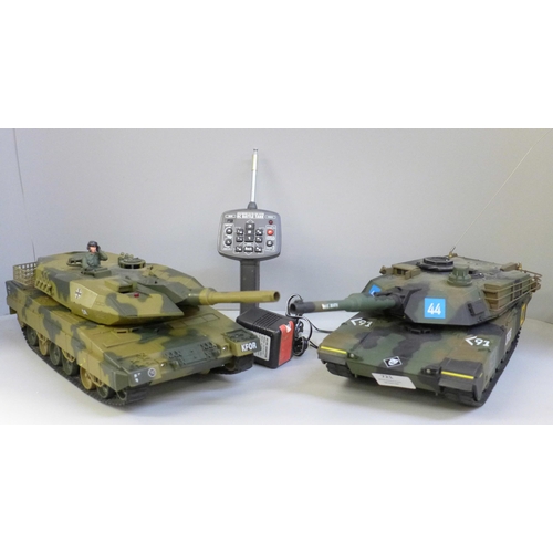 721 - Two Hen Long remote control Battletanks with remote controls