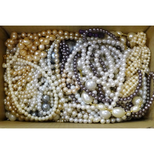 729 - Pearl necklets and bracelets