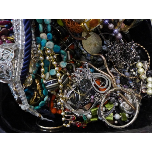 738 - A tub of costume jewellery