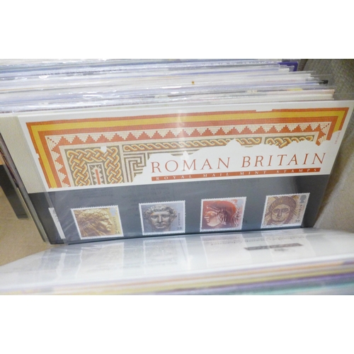 740 - Great Britian 1982-2000 box full of commemorative Presentation Packs of unmounted mint stamps, over ... 