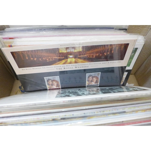 740 - Great Britian 1982-2000 box full of commemorative Presentation Packs of unmounted mint stamps, over ... 