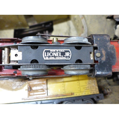 759 - A Lionel pre-war O gauge JR electric freight train set, No. 1055E boxed, lacking transformer and add... 