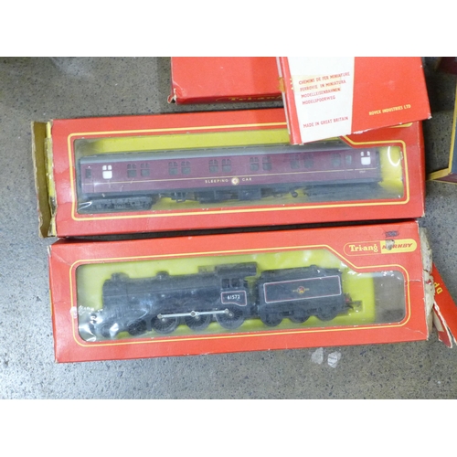 762 - Model railway including three engines, (Flying Scotsman included), rolling stock, track (Hornby Tria... 