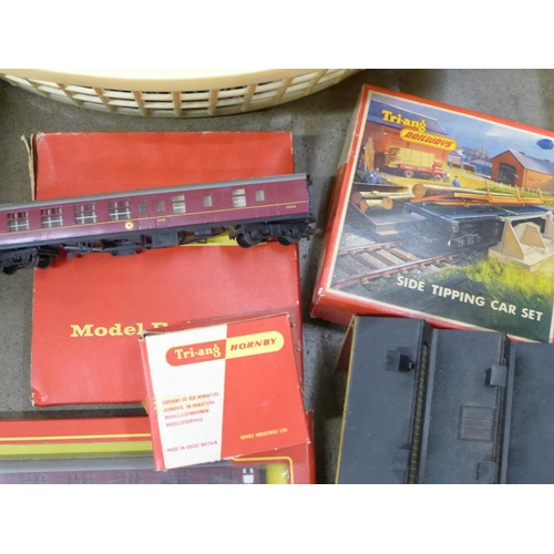 762 - Model railway including three engines, (Flying Scotsman included), rolling stock, track (Hornby Tria... 