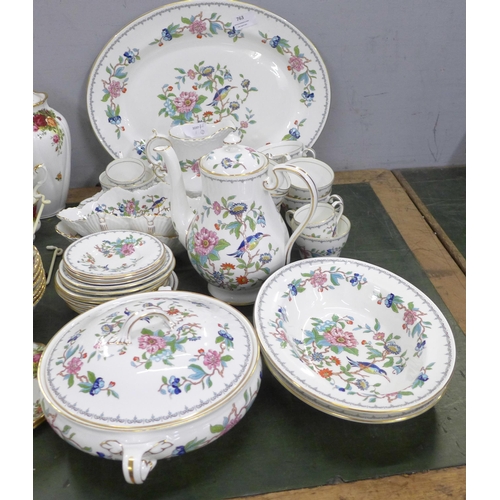 763 - An Aynsley Pembroke pattern tea and dinner service