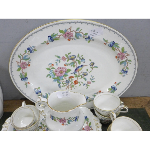 763 - An Aynsley Pembroke pattern tea and dinner service