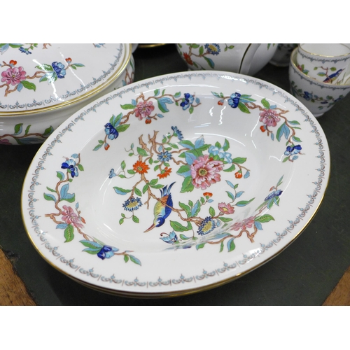 763 - An Aynsley Pembroke pattern tea and dinner service